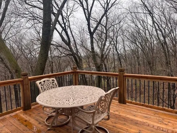 $750,000 | 10200 Magnolia Lane, Parkville, MO 64152