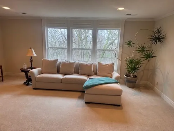 $750,000 | 10200 Magnolia Lane, Parkville, MO 64152
