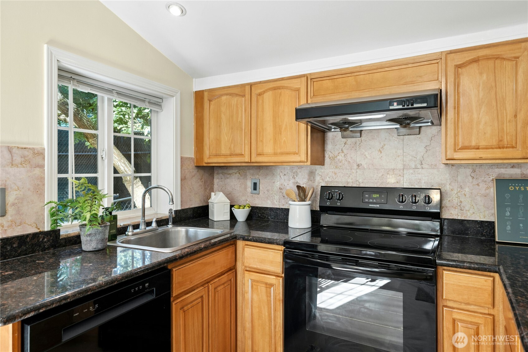 469 Maple Avenue Southwest Renton, WA 98057 - Photo 10 of 40 Gallery Image 10