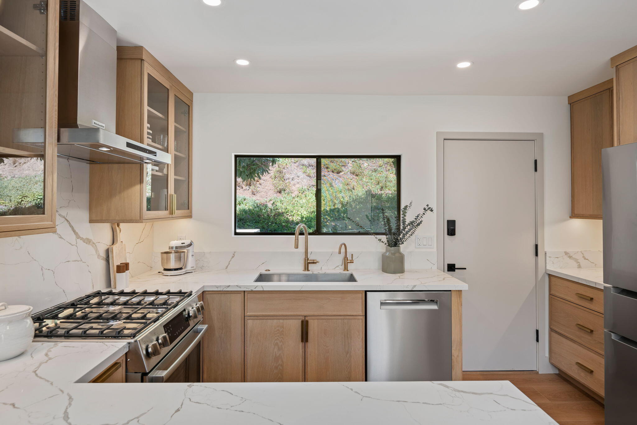 899 Cieneguitas Road Santa Barbara, CA 93110 - Photo 13 of 28 13 - Kitchen