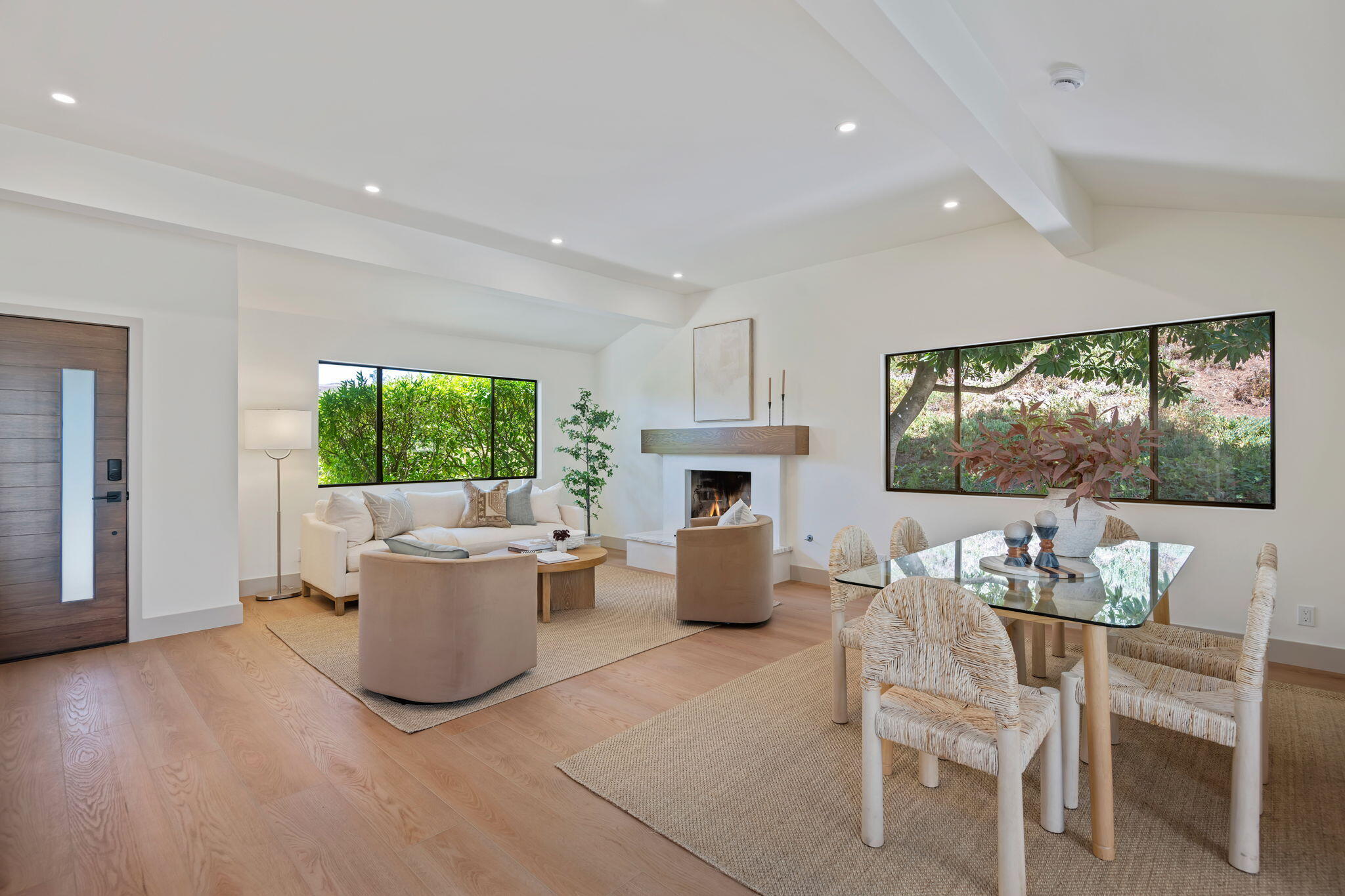 899 Cieneguitas Road Santa Barbara, CA 93110 - Photo 4 of 28 04 - Living Room