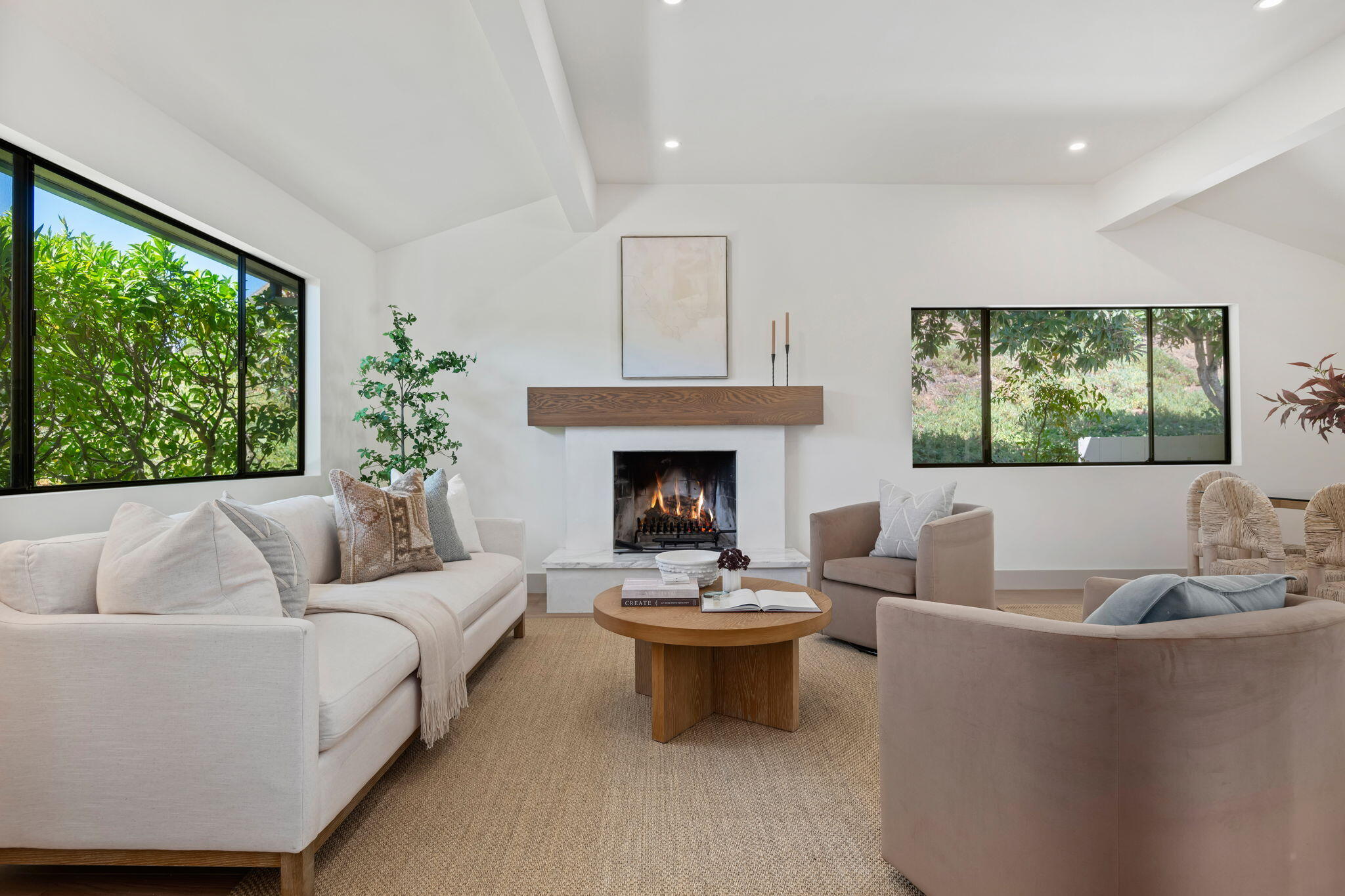 899 Cieneguitas Road Santa Barbara, CA 93110 - Photo 6 of 28 06 - Living Room
