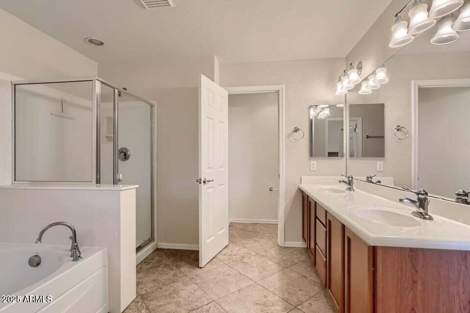 2039 West Kathleen Road Phoenix, AZ 85023 - Photo 20 of 33 a bathroom with a sink double vanity and a mirror