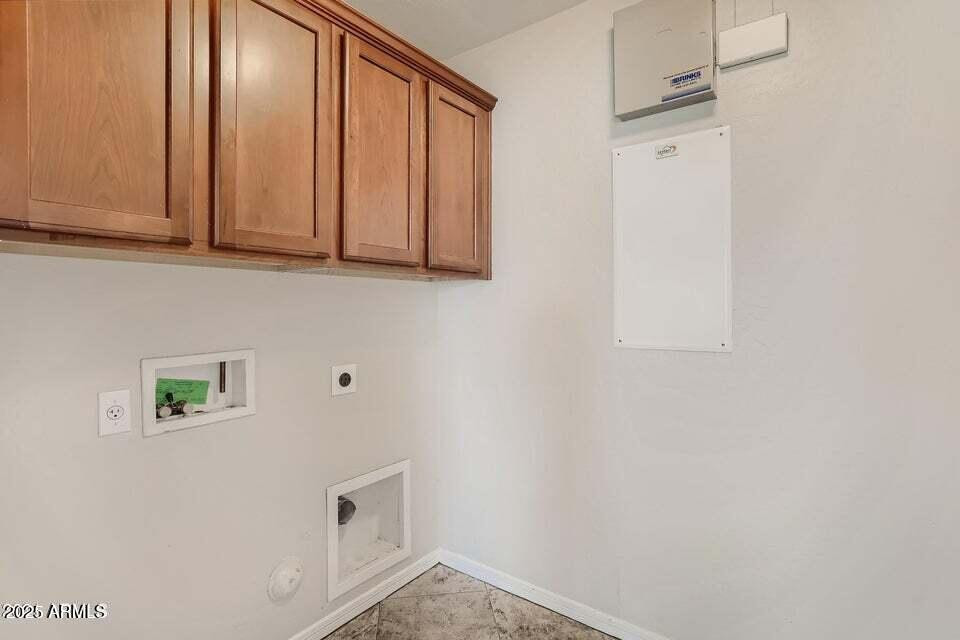 2039 West Kathleen Road Phoenix, AZ 85023 - Photo 27 of 33 a view of an empty room