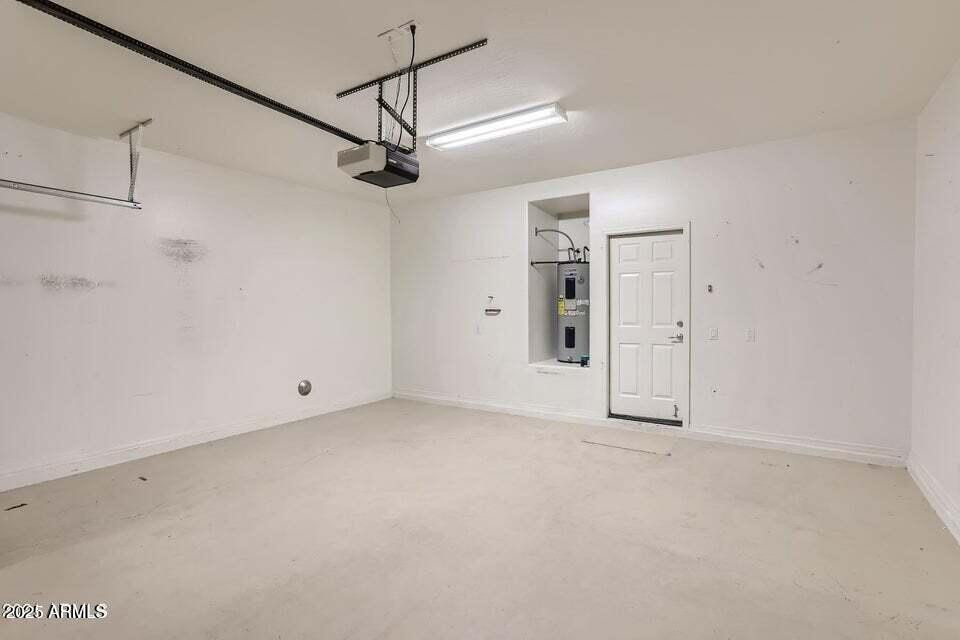 2039 West Kathleen Road Phoenix, AZ 85023 - Photo 28 of 33 a view of empty room