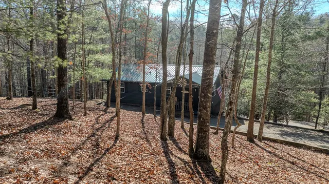 a picture of a bench in a window
