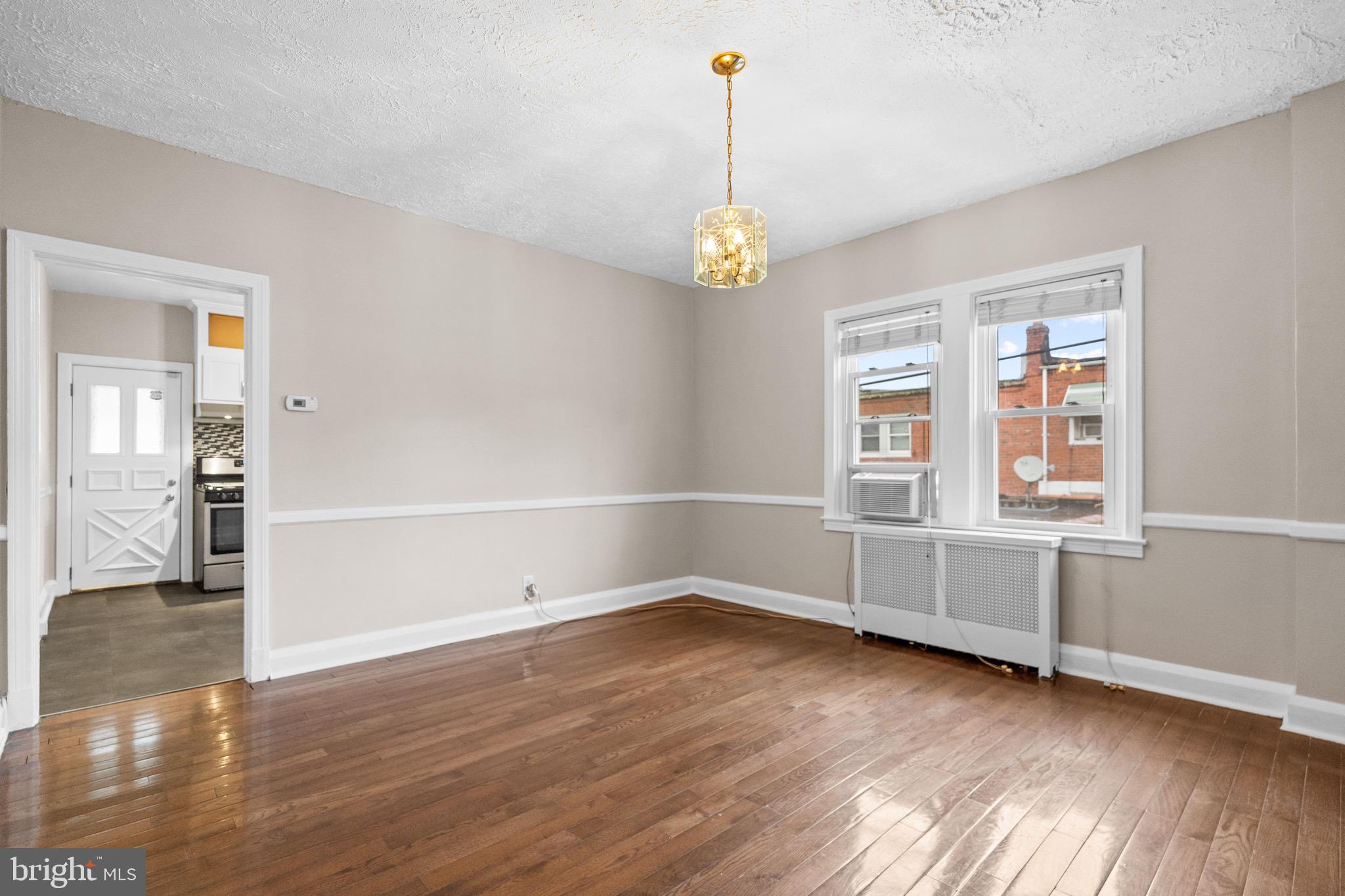 3700 Woodridge Road Baltimore, MD 21229 - Photo 5 of 23