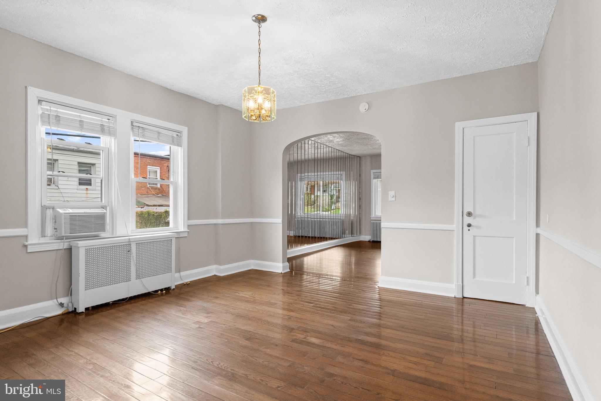 3700 Woodridge Road Baltimore, MD 21229 - Photo 6 of 23