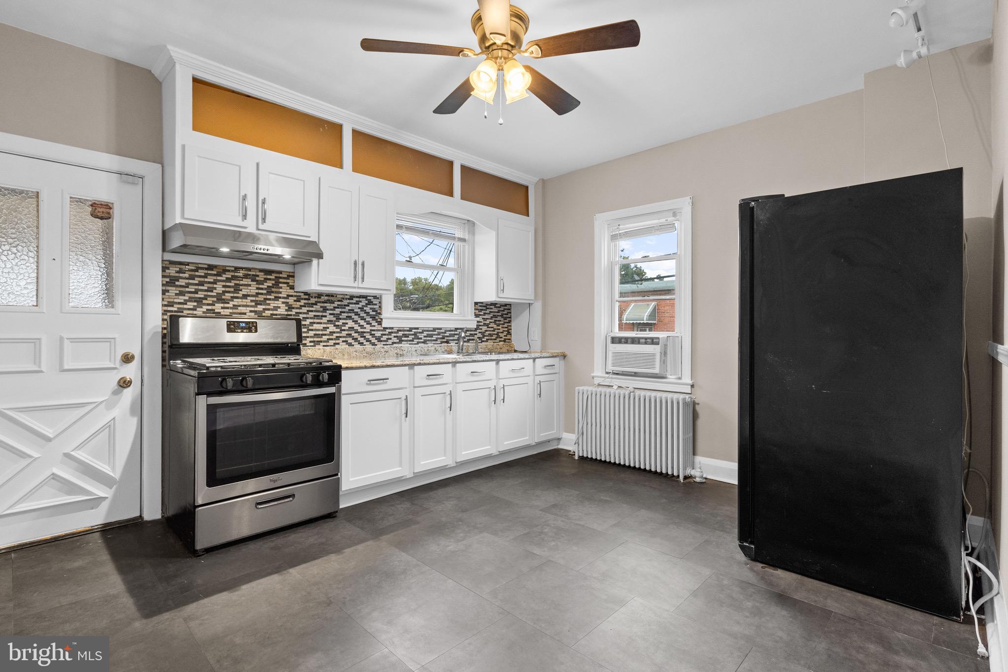 3700 Woodridge Road Baltimore, MD 21229 - Photo 7 of 23