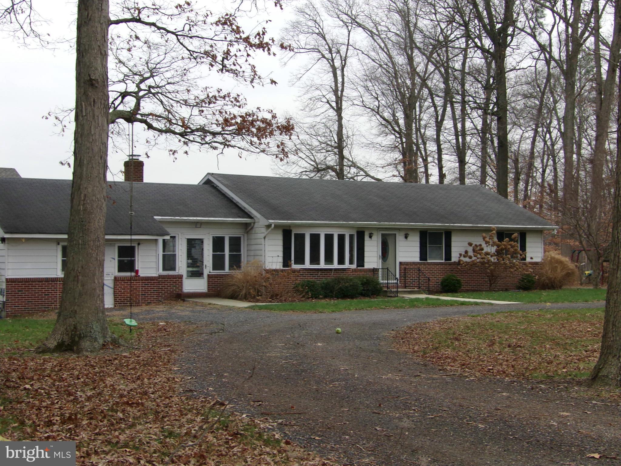 29012 Rabbit Hill Road Easton, MD 21601 - Photo 3 of 22 a front view of a house with a garden