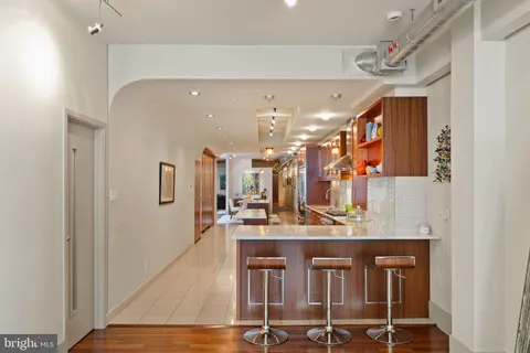 $995,000 | 1606 Chestnut Street, Unit 2, Philadelphia, PA 19103