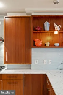 $995,000 | 1606 Chestnut Street, Unit 2, Philadelphia, PA 19103