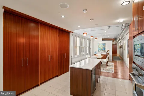 $995,000 | 1606 Chestnut Street, Unit 2, Philadelphia, PA 19103