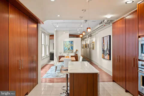 $995,000 | 1606 Chestnut Street, Unit 2, Philadelphia, PA 19103