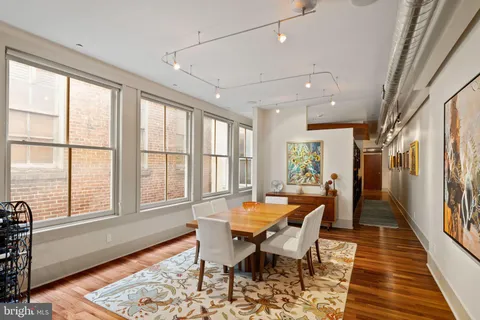 $995,000 | 1606 Chestnut Street, Unit 2, Philadelphia, PA 19103