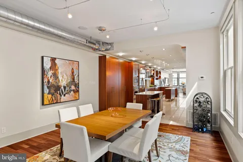 $995,000 | 1606 Chestnut Street, Unit 2, Philadelphia, PA 19103