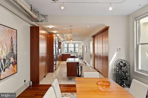 $995,000 | 1606 Chestnut Street, Unit 2, Philadelphia, PA 19103