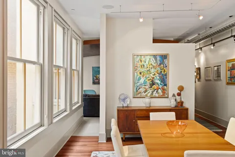 $995,000 | 1606 Chestnut Street, Unit 2, Philadelphia, PA 19103