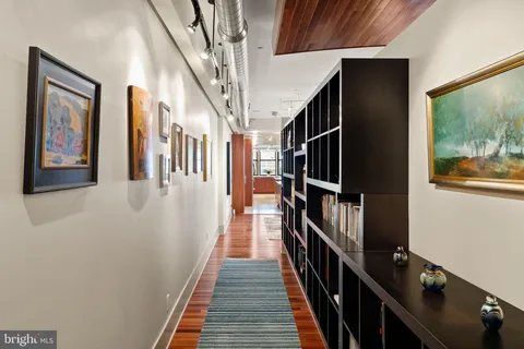 $995,000 | 1606 Chestnut Street, Unit 2, Philadelphia, PA 19103