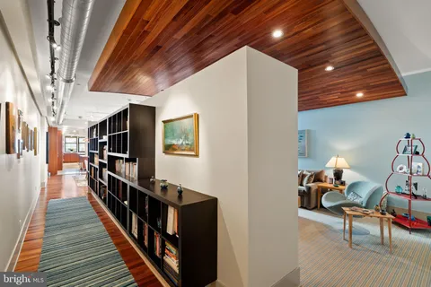 $995,000 | 1606 Chestnut Street, Unit 2, Philadelphia, PA 19103