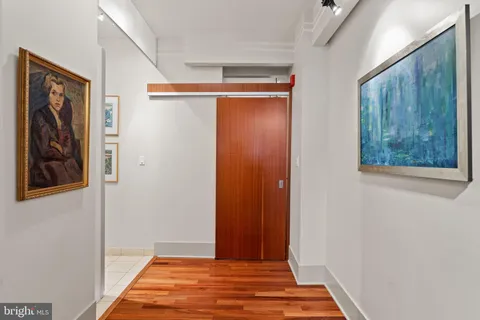 $995,000 | 1606 Chestnut Street, Unit 2, Philadelphia, PA 19103