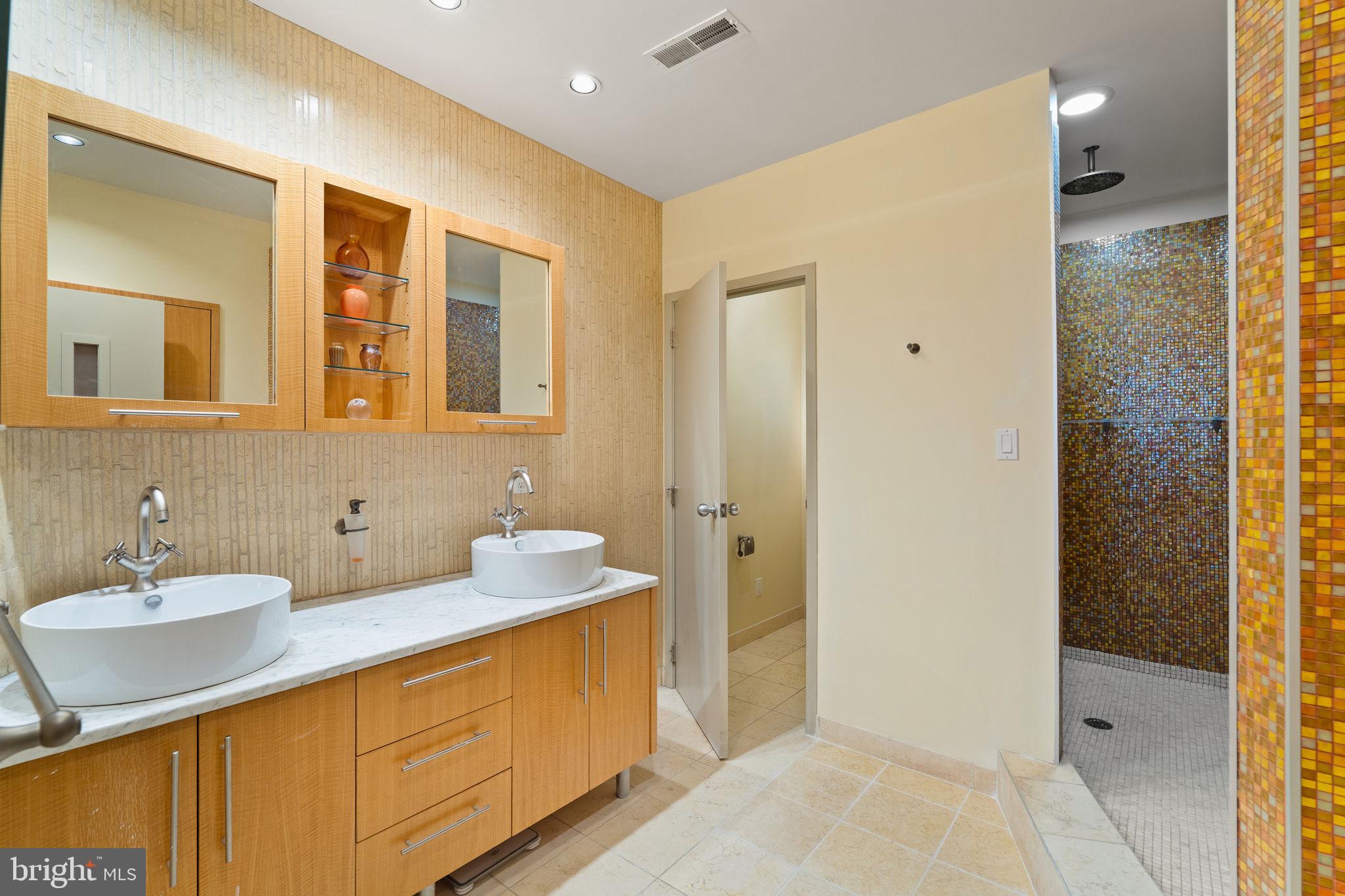 1606 Chestnut Street, Unit 2 Philadelphia, PA 19103 - Photo 47 of 60 Primary Suite