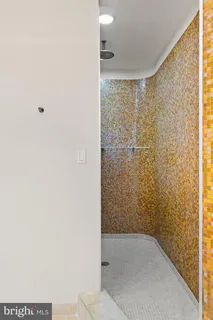 $995,000 | 1606 Chestnut Street, Unit 2, Philadelphia, PA 19103