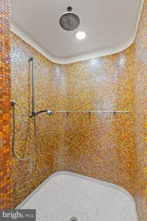 $995,000 | 1606 Chestnut Street, Unit 2, Philadelphia, PA 19103