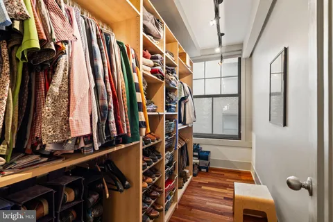 $995,000 | 1606 Chestnut Street, Unit 2, Philadelphia, PA 19103