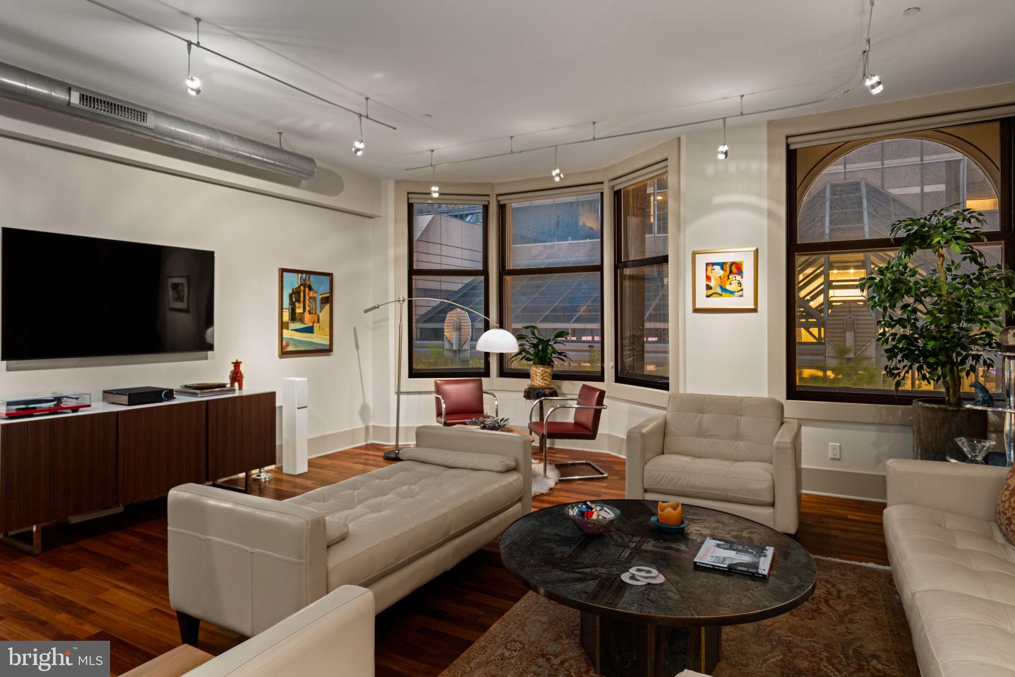 1606 Chestnut Street, Unit 2 Philadelphia, PA 19103 - Photo 56 of 60