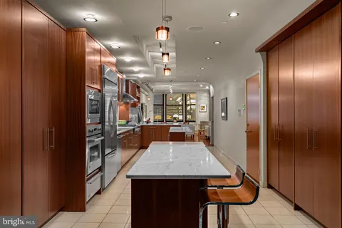 $995,000 | 1606 Chestnut Street, Unit 2, Philadelphia, PA 19103