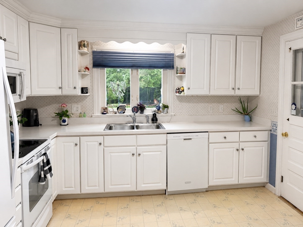 6 Hara Street Worcester, MA 01604 - Photo 6 of 21