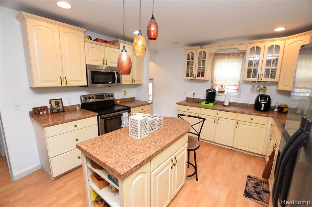 4301 Pengelly Road Flint, MI 48507 - Photo 3 of 16