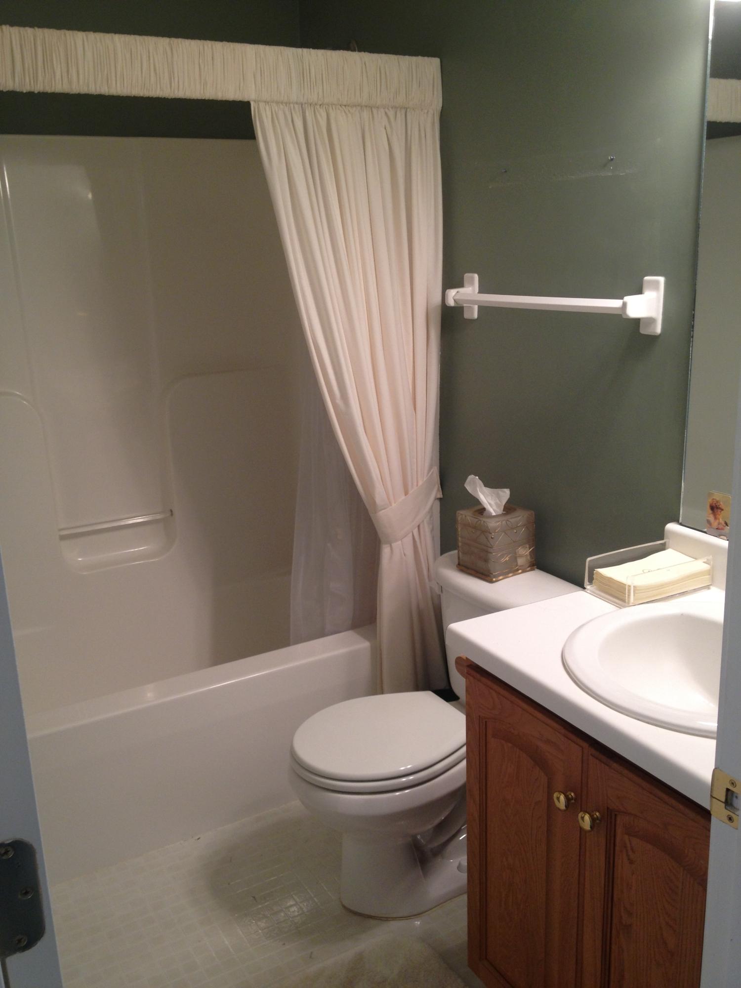 537 Castleridge Road Vinton, VA 24179 - Photo 11 of 16 Full Bath