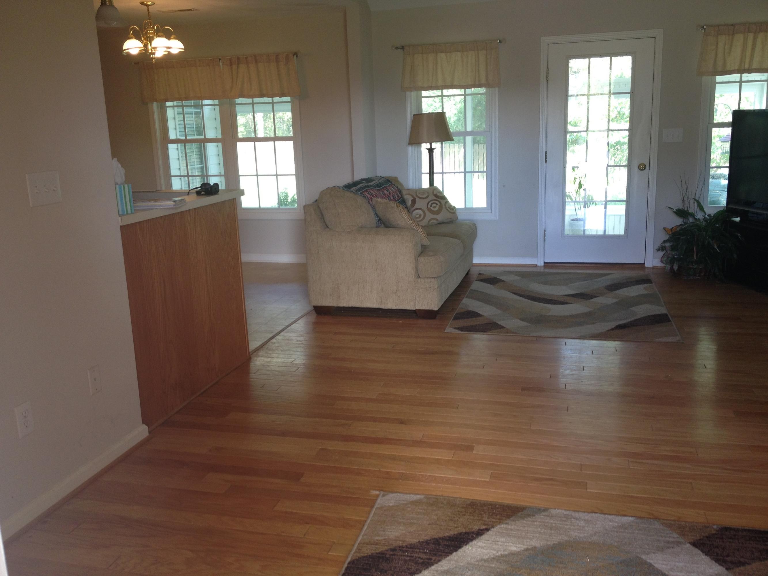 537 Castleridge Road Vinton, VA 24179 - Photo 3 of 16 Great Room with Dining Area