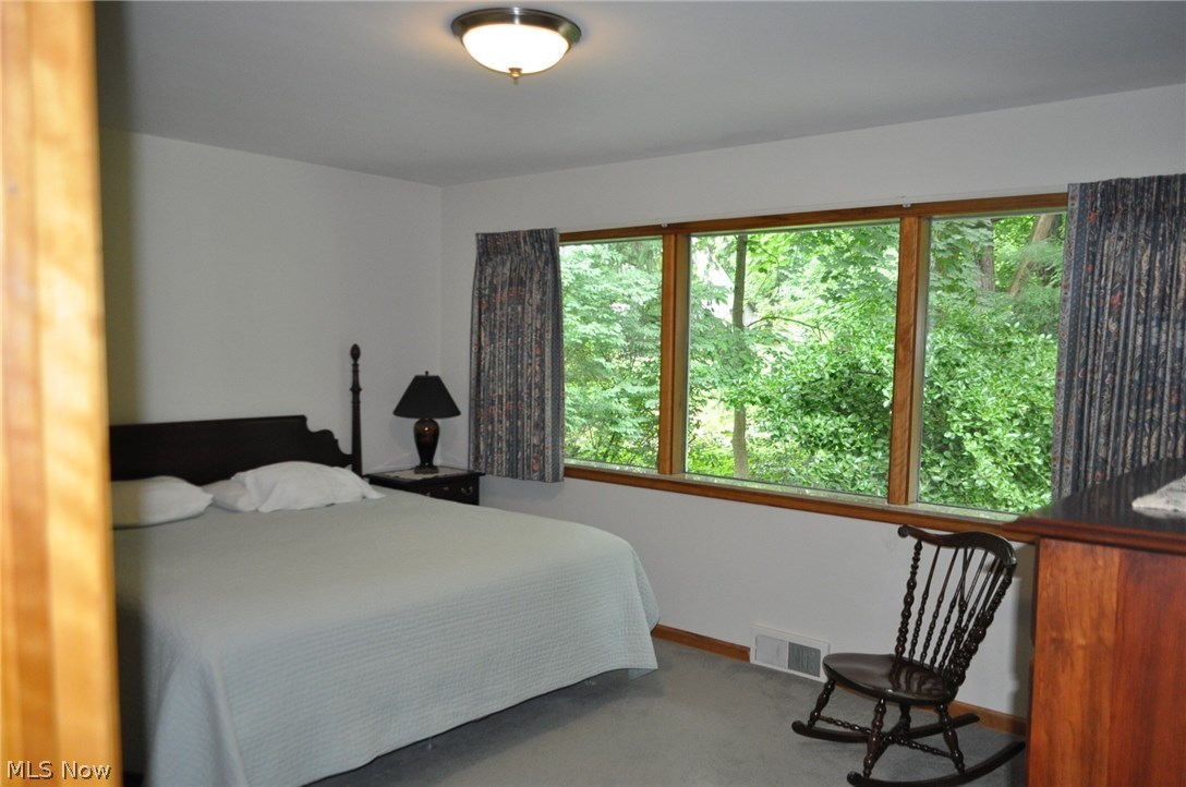 3060 Dresden Road Zanesville, OH 43701 - Photo 21 of 34 Large master bedroom