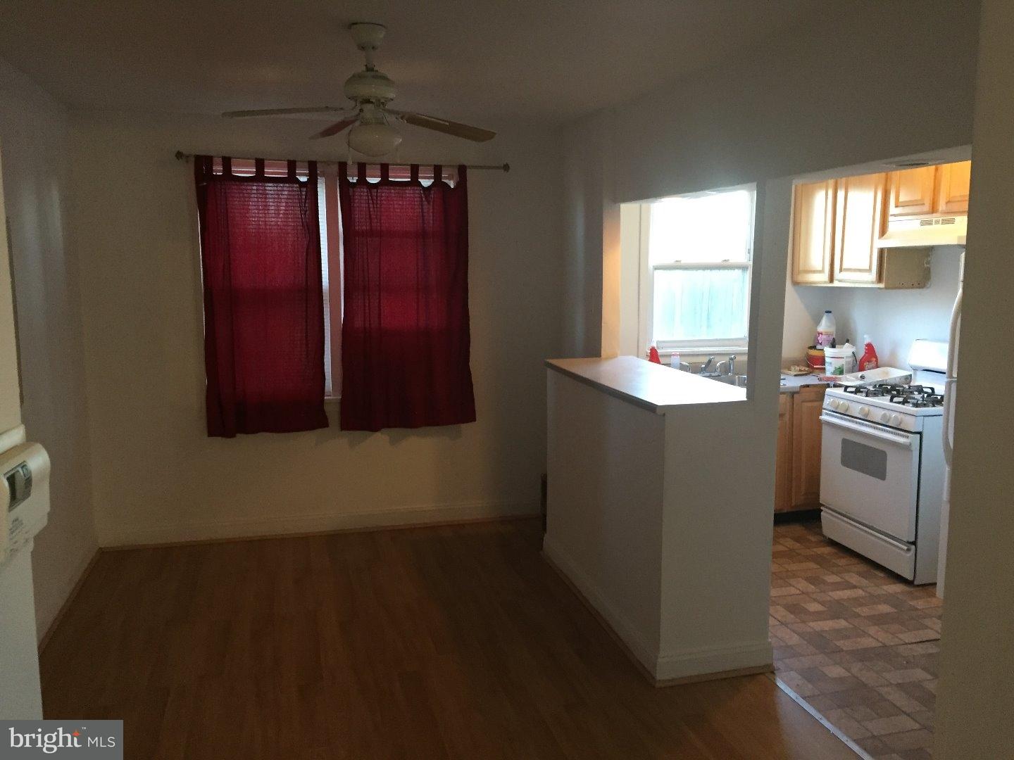 1070 South Merrimac Road Camden, NJ 08104 - Photo 4 of 19 Dining Room