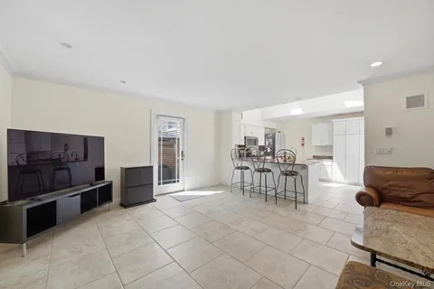 $900,000 | 29 Montrose Road, Yonkers, NY 10710