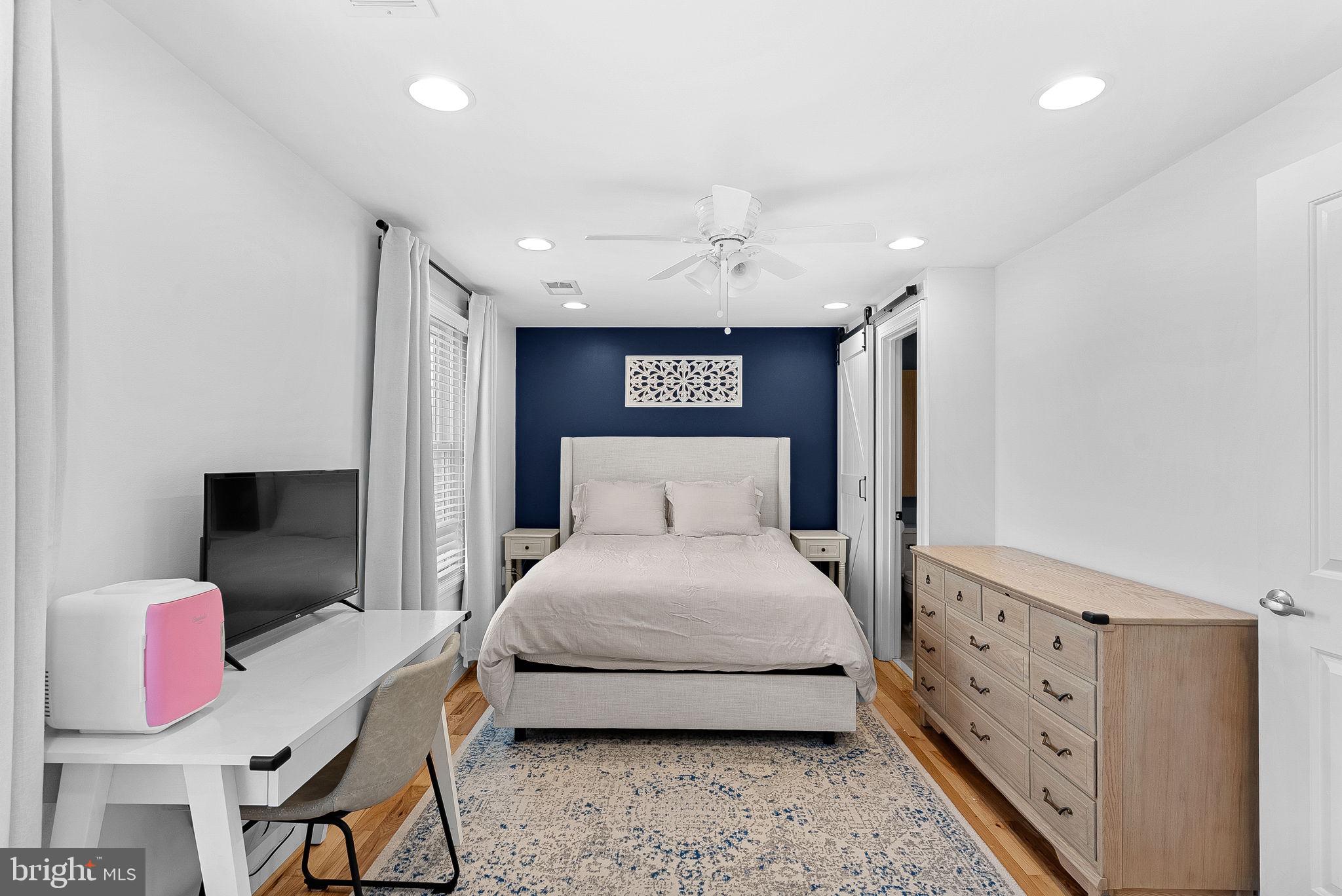 43983 Choptank Terrace Ashburn, VA 20147 - Photo 17 of 43 a spacious bedroom with a bed and a desk