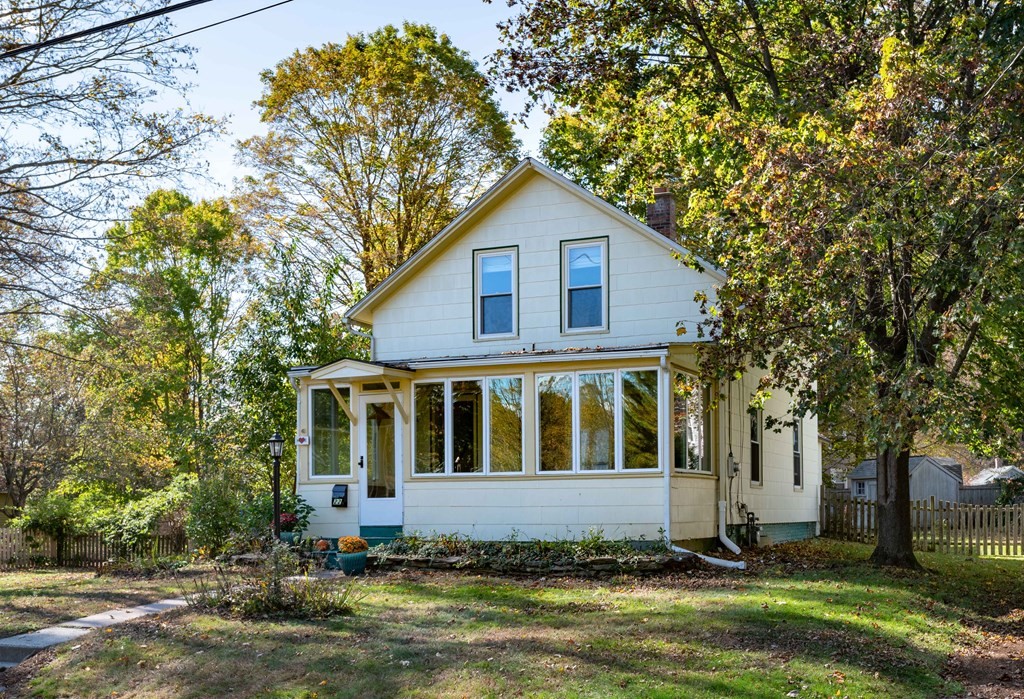 a view of front a house with a yard