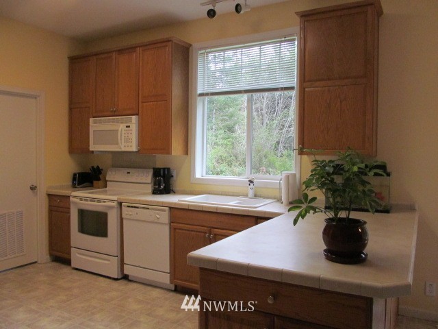 8521 Southeast Lynch Road Shelton, WA 98584 - Photo 7 of 19 Gallery Image 7
