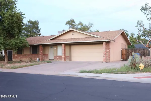 $2,200 | 557 South Sunwood Circle, Mesa, AZ 85204