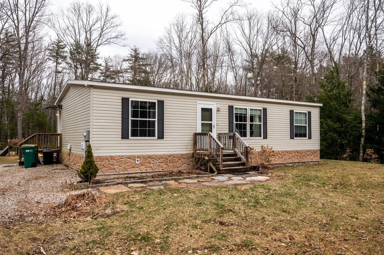202 Salmon Falls Road Rochester, NH 03868 - Photo 2 of 33