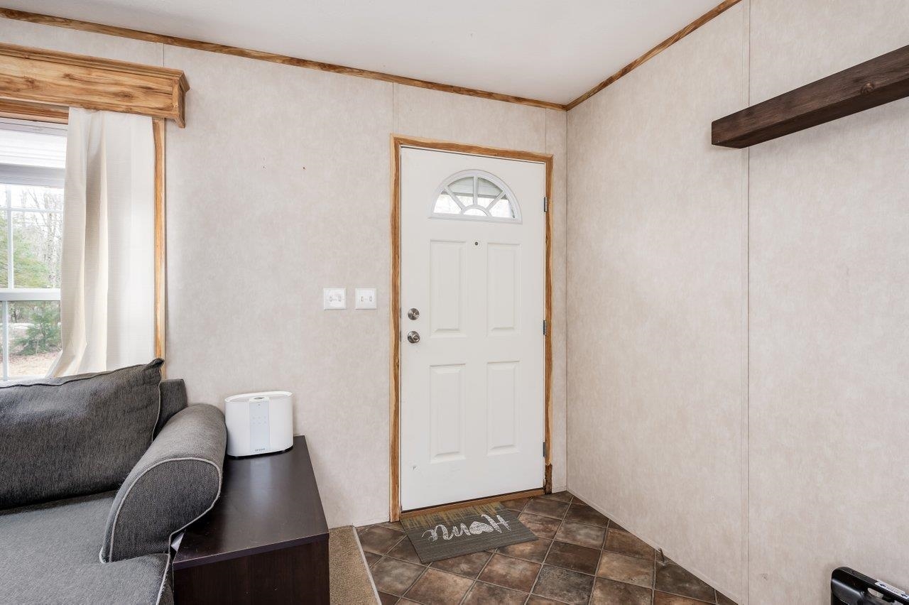 202 Salmon Falls Road Rochester, NH 03868 - Photo 4 of 33