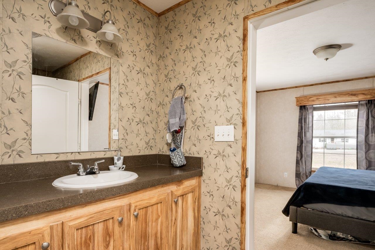 202 Salmon Falls Road Rochester, NH 03868 - Photo 9 of 33