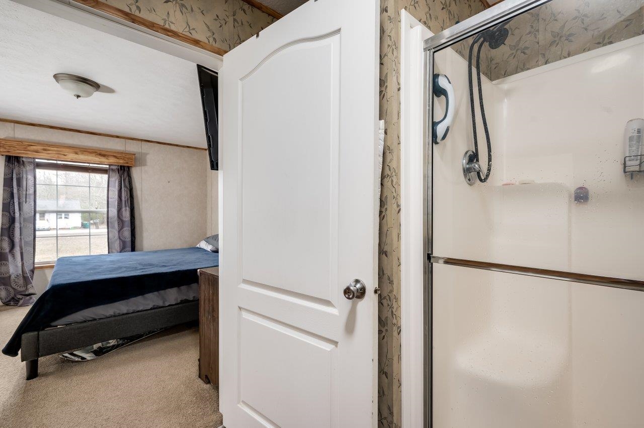 202 Salmon Falls Road Rochester, NH 03868 - Photo 10 of 33