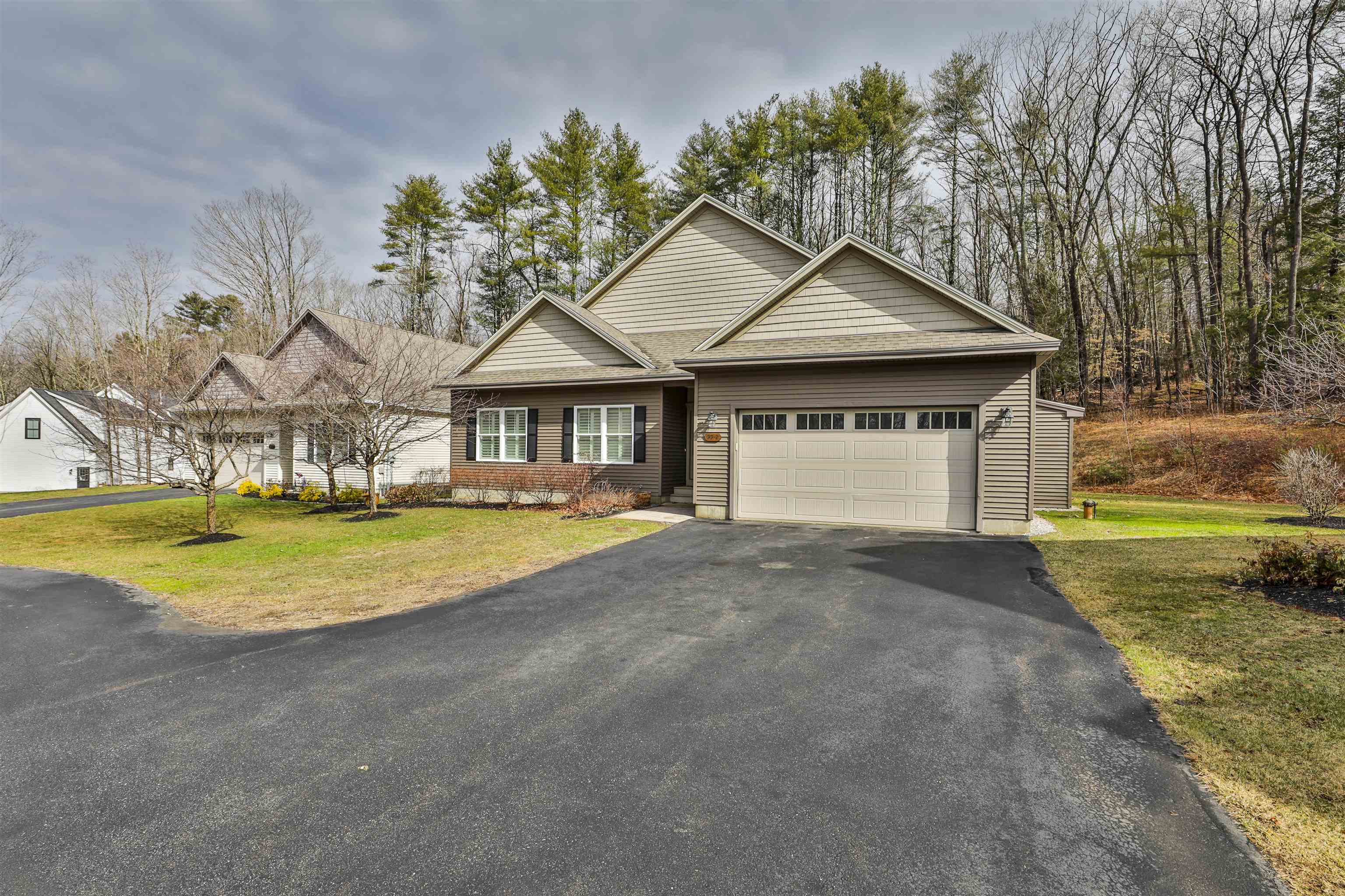 99 Pulpit Road, Unit 2 Bedford, NH 03110 - Photo 3 of 38