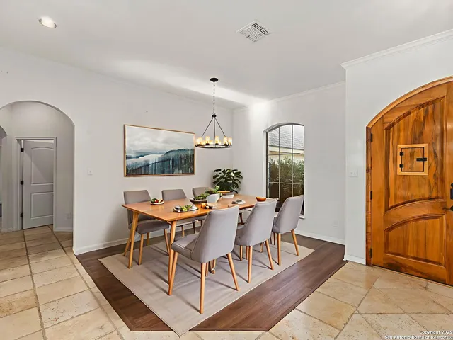 $675,000 | 837 Lakeview Trail, McQueeney, TX 78123