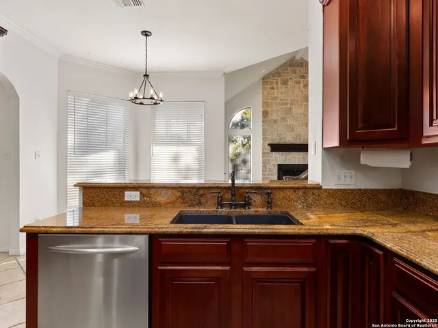 $675,000 | 837 Lakeview Trail, McQueeney, TX 78123