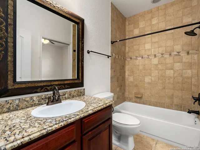 $675,000 | 837 Lakeview Trail, McQueeney, TX 78123